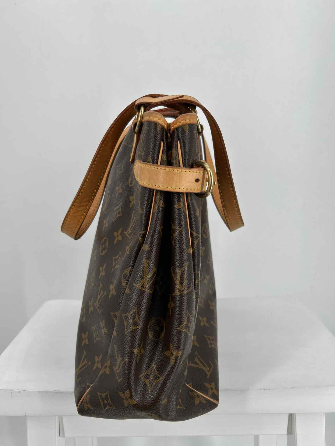 Louis Vuitton Batignolles Vertical Monogram LUXURY
