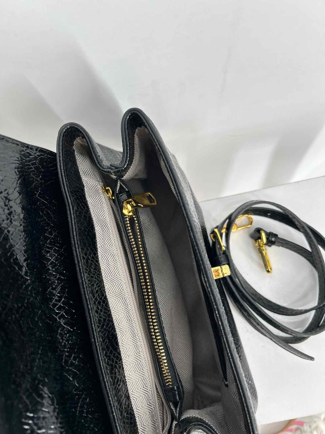 Vikik Black Pre Owned Crossbody