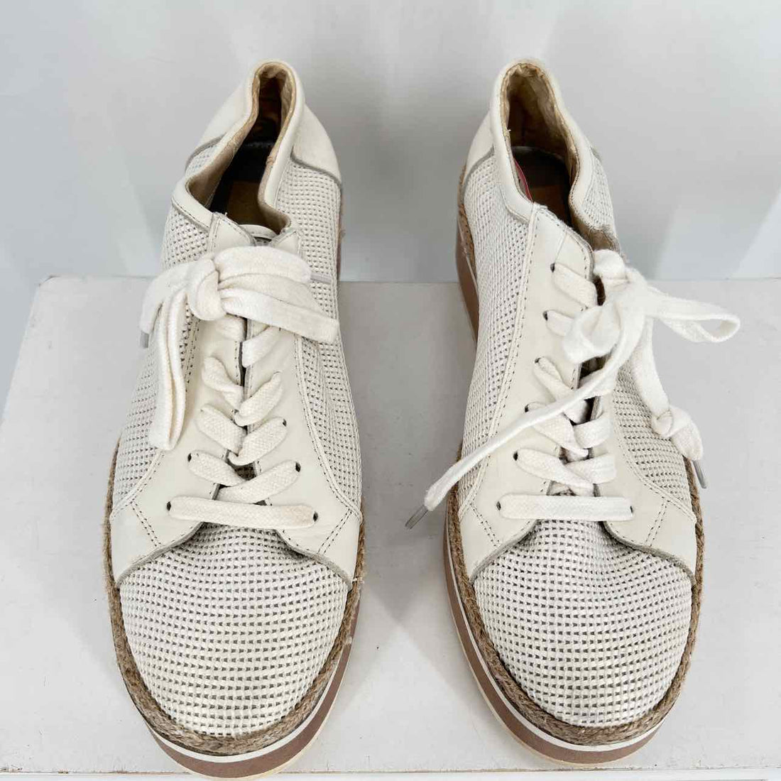 Dolce Vita Women Size 9 White Sneakers