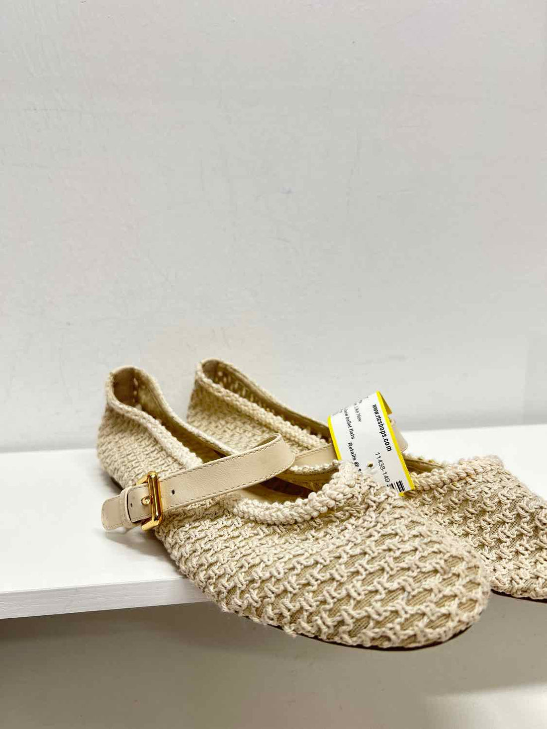 Arezzo Women Size 8.5 Beige Like New Flats