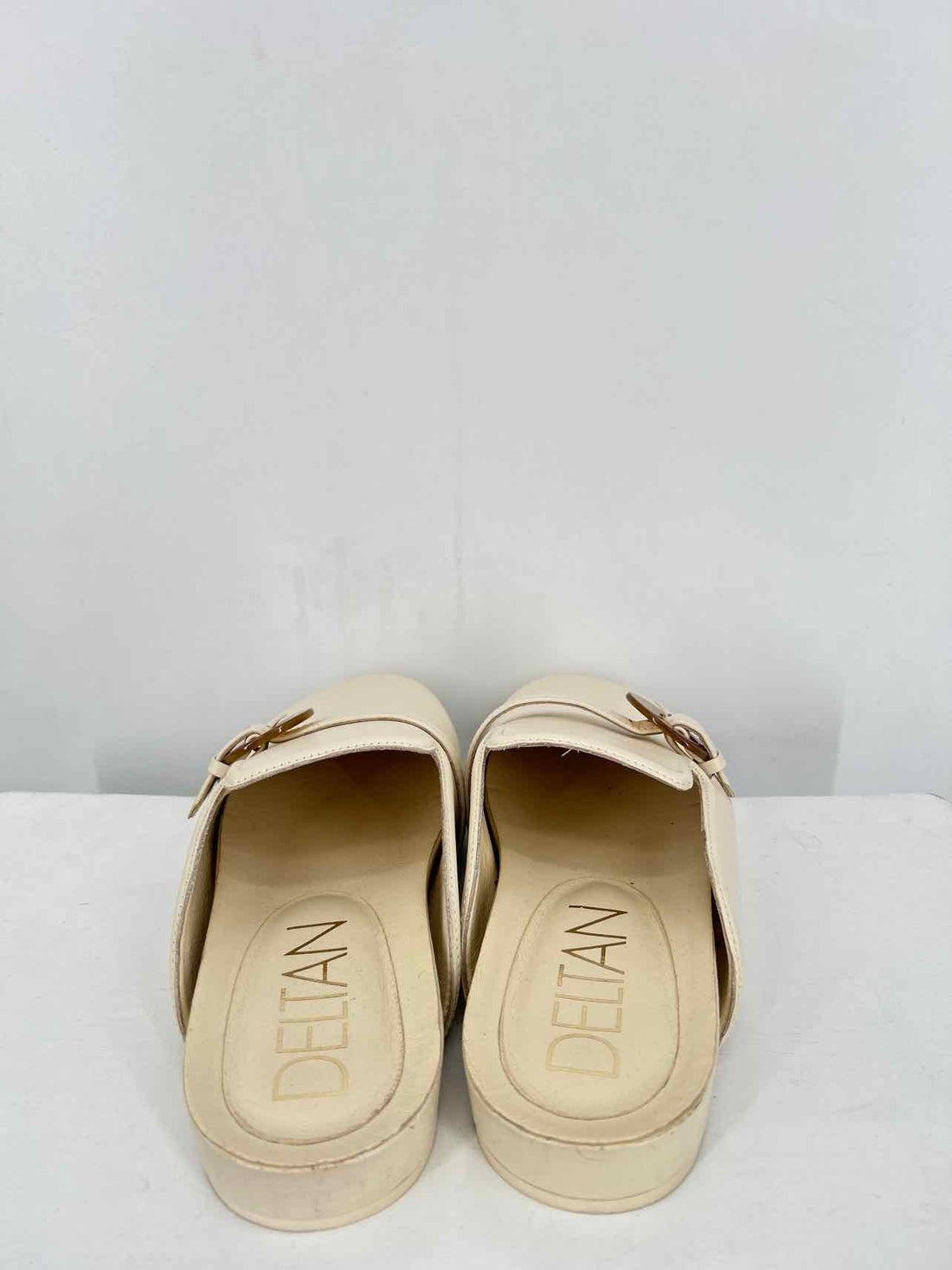 Deltan Women Size 9.5 Cream Mules