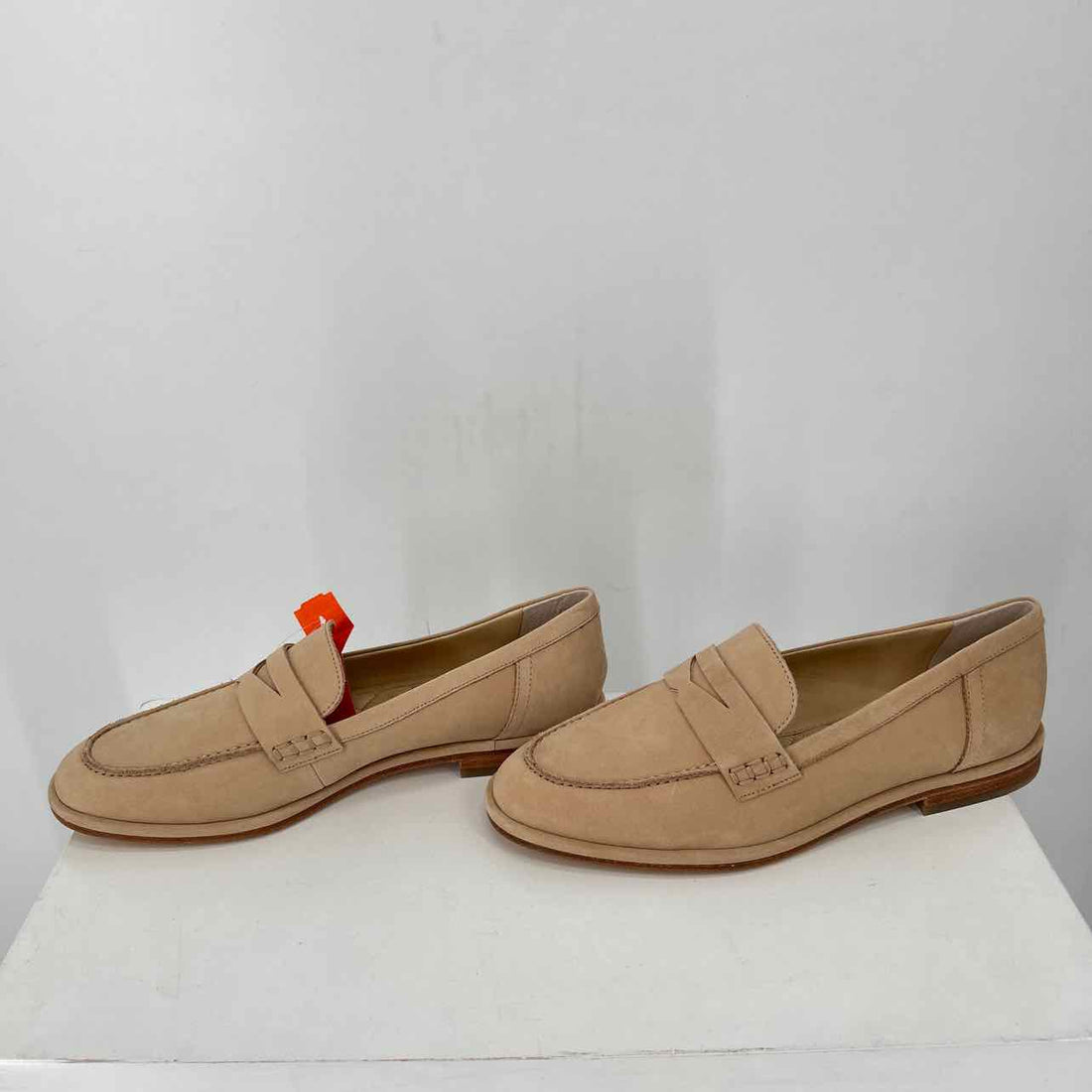 J McLaughlin Women Size 7.5 Beige New Loafers