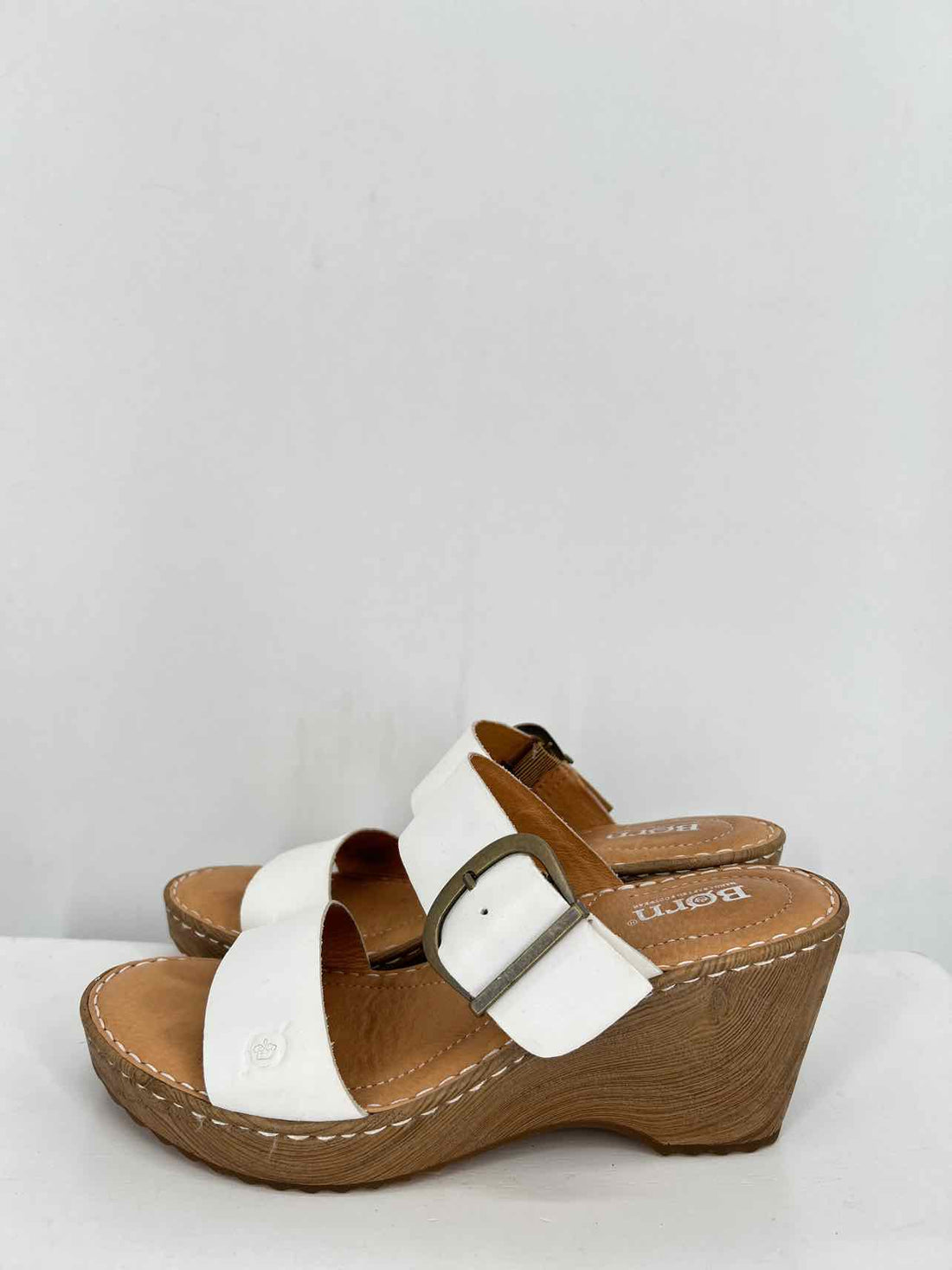 Born Women Size 7 White Wedges