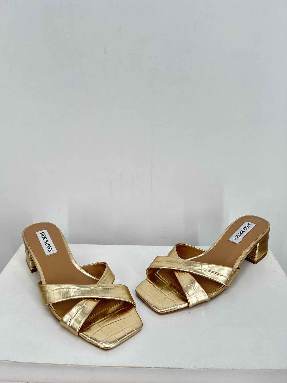 Steve Madden Women Size 7 Gold Sandals