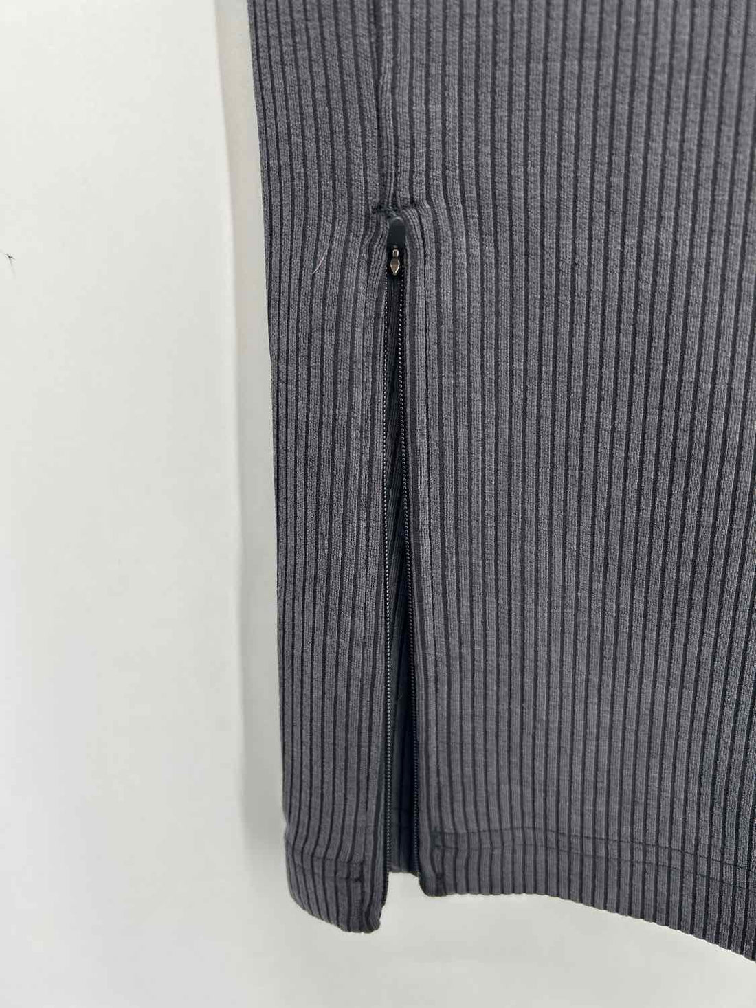Lululemon Size 6 Gray Stripe Active Pants