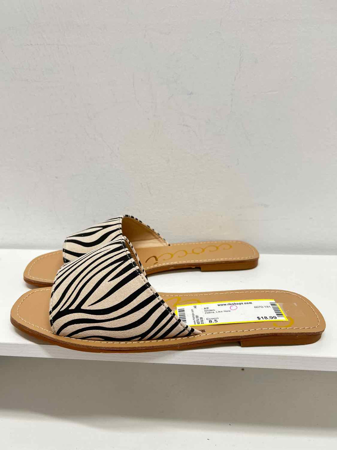 Ccocci Women Size 8.5 Zebra Like New Slides