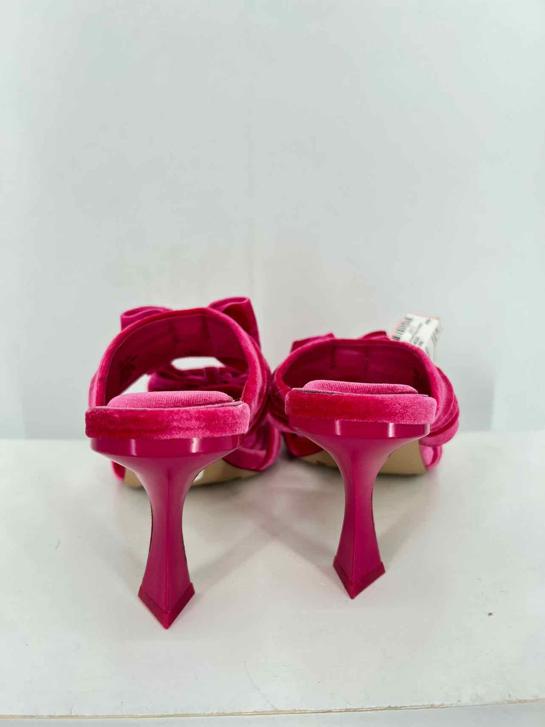 Gianni Bini Women Size 8 Hot Pink Velvet Heels