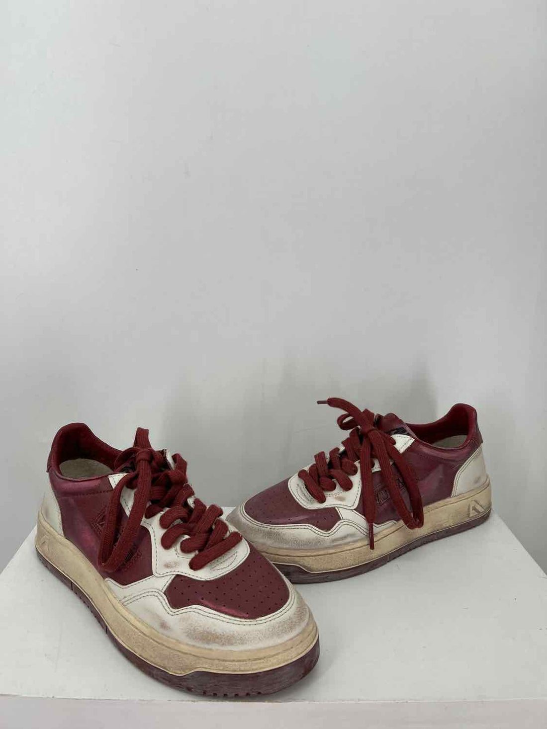 Women Size 38 Maroon & White Sneakers