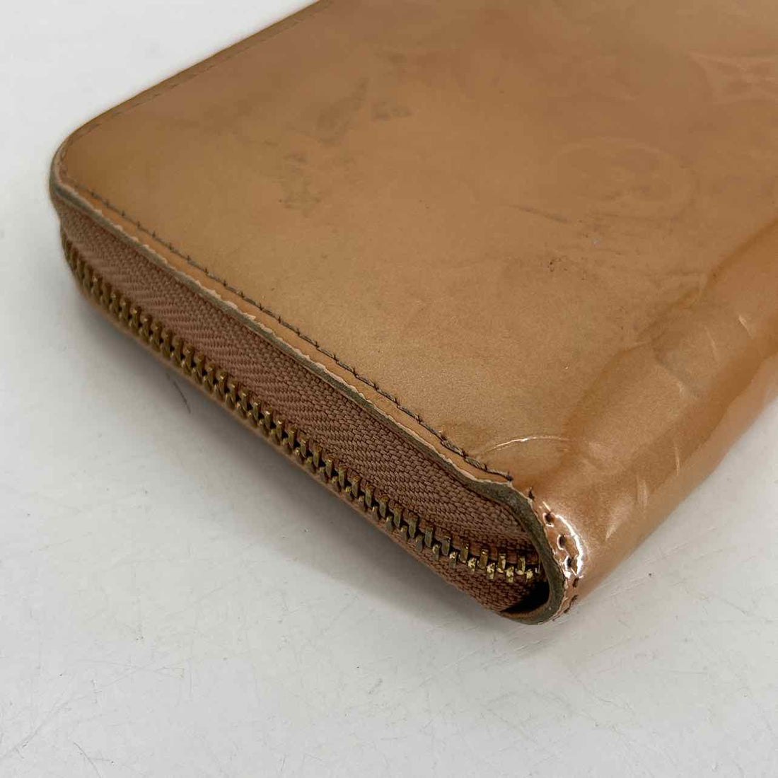 Louis Vuitton 2007 Vintage LV Zippy Wallet Patent Leather Gold LUXURY
