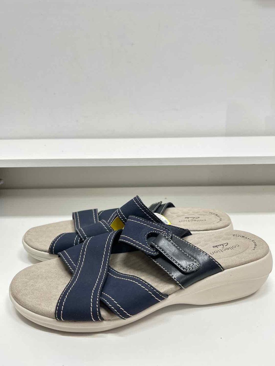 Clarks Women Size 9.5 Navy Sandals