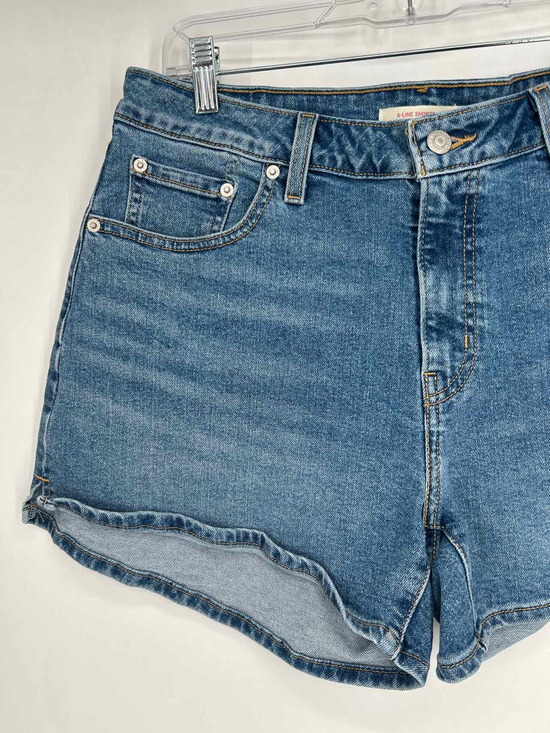 Levis Size 32/14 Denim Shorts