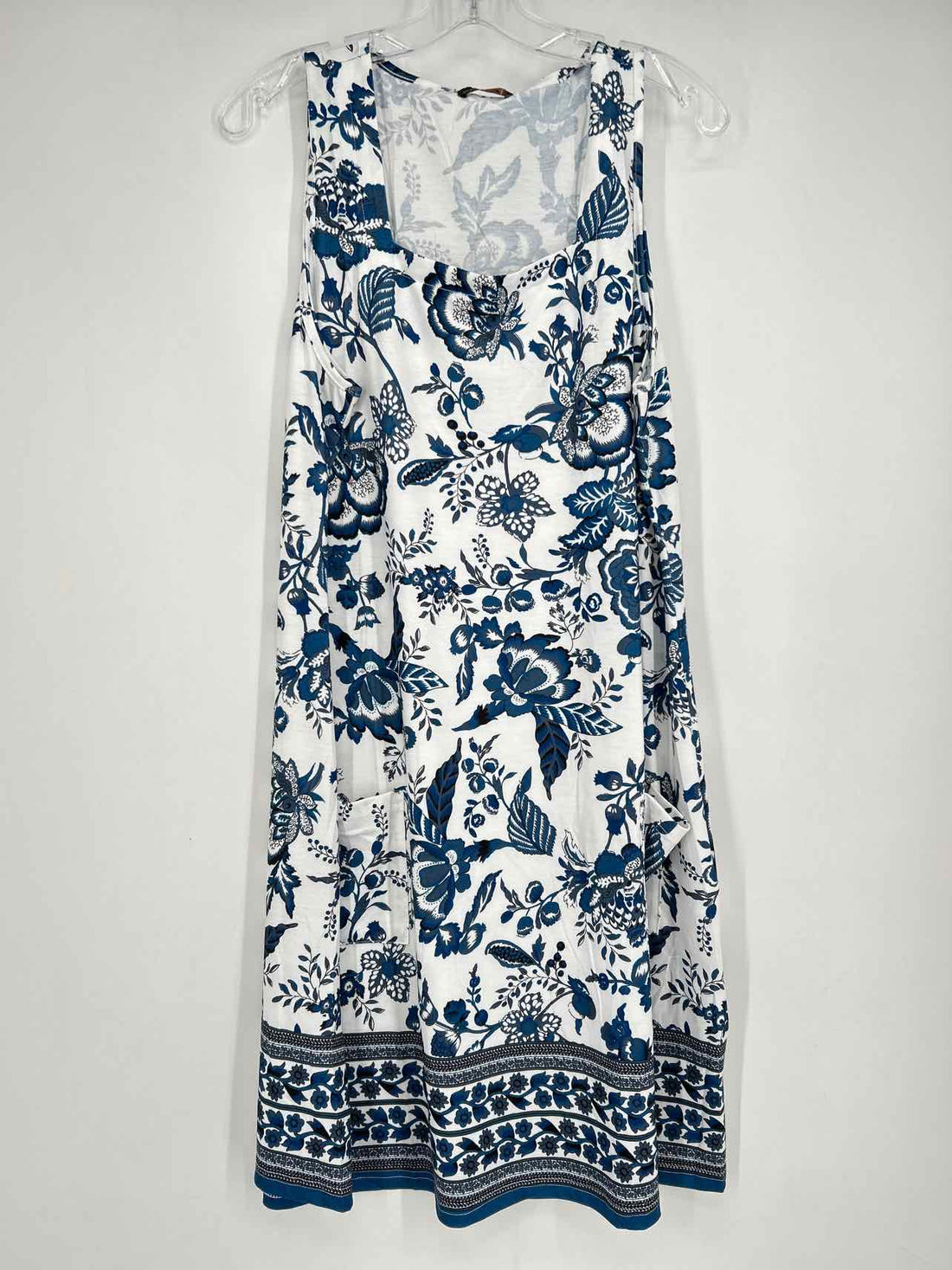 OfeeFan Size XL White & Navy Floral Dress