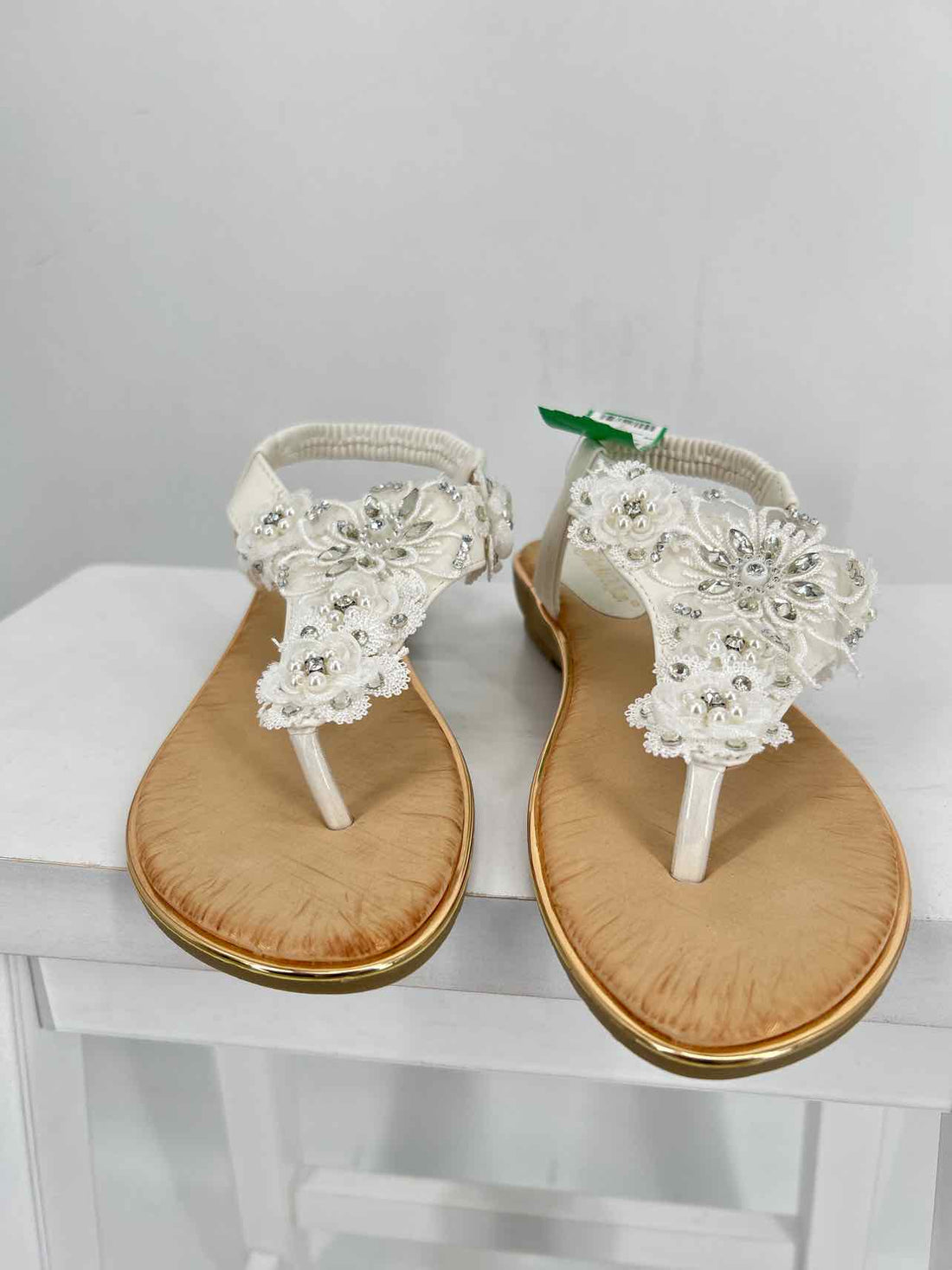 Duo Mei Zu Yuan Women Size 39 (8.5-9) White New Sandals