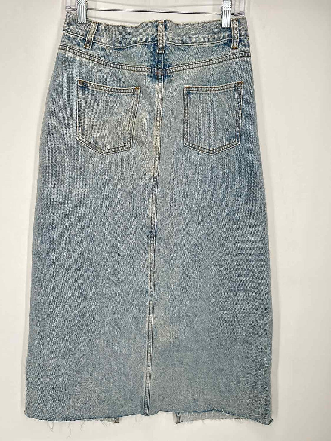 Vestique Size L Light Wash Denim Skirts