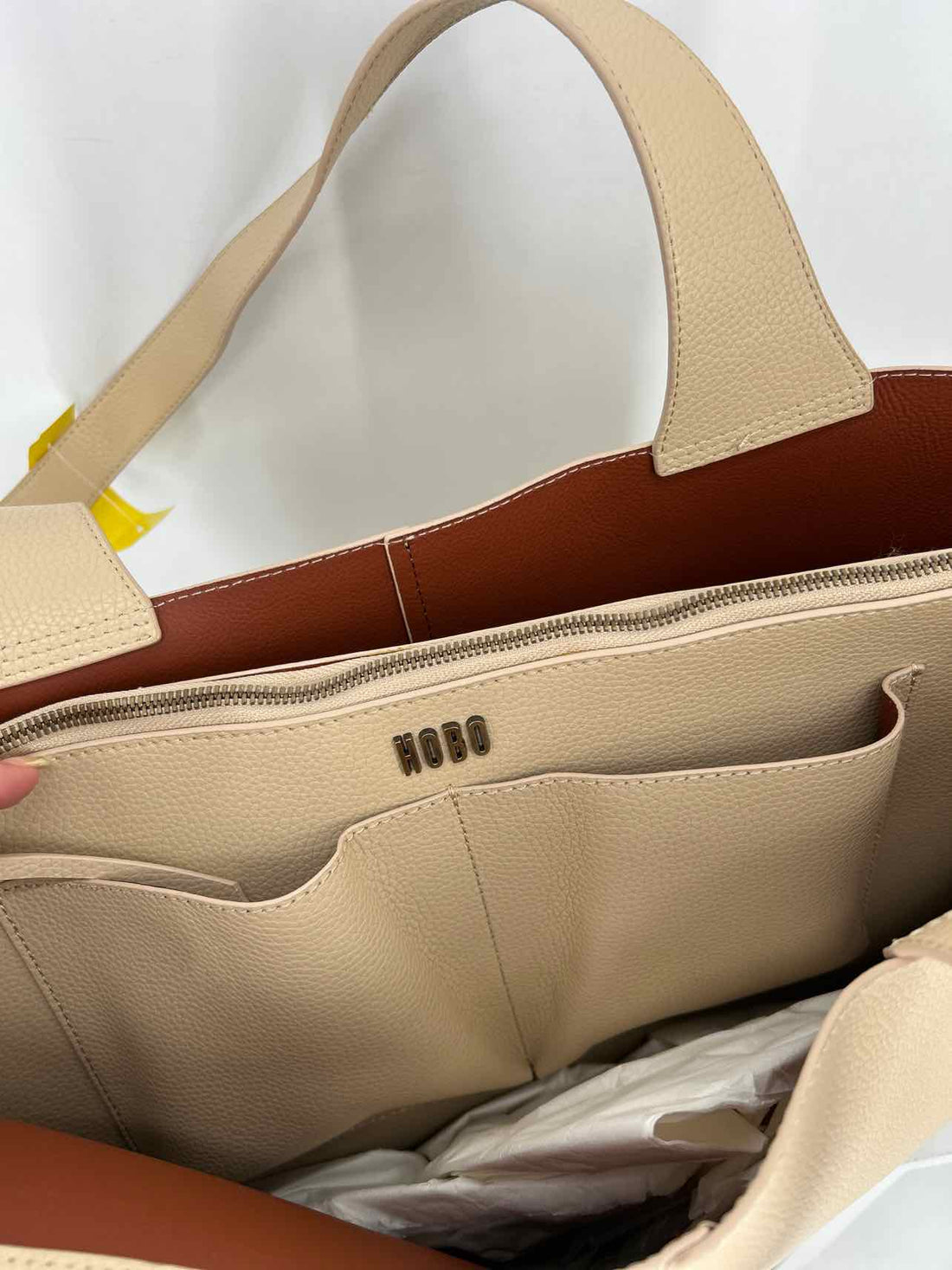 Hobo Beige Pebbled Leather Like New Hobo