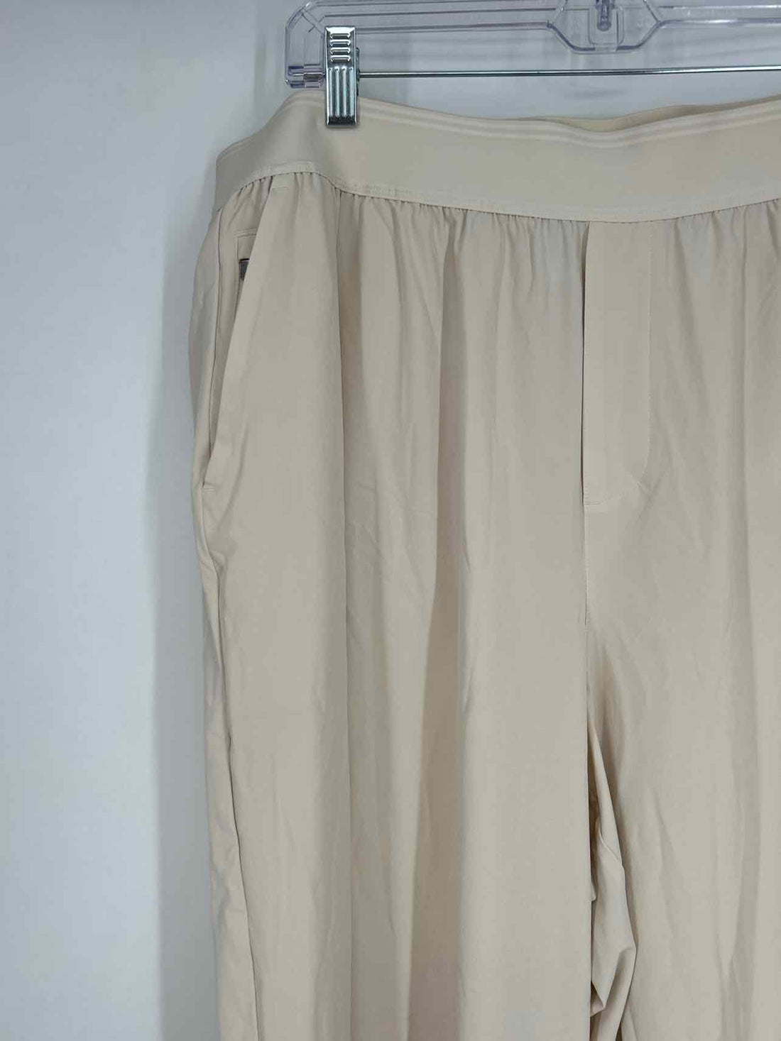 Athleta Size 1X Beige NWT Active Wear