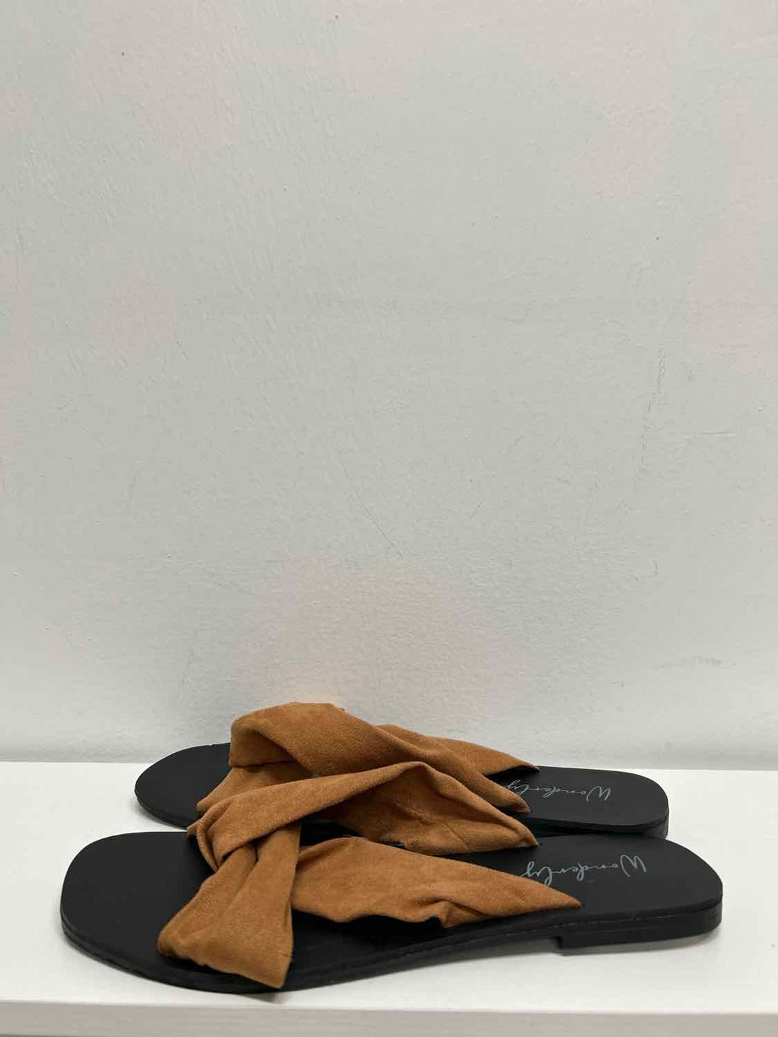 Wonderly Women Size 7.5 Black NWT Sandals