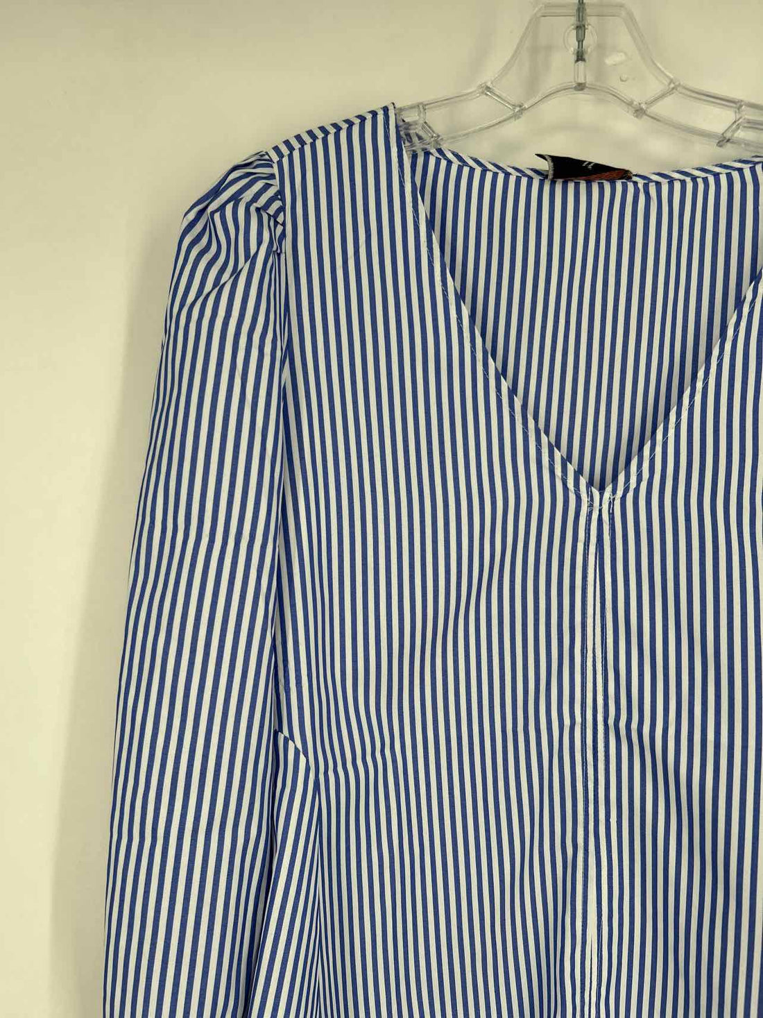 Tuckernuck Size XL White & Blue Striped Long Sleeve