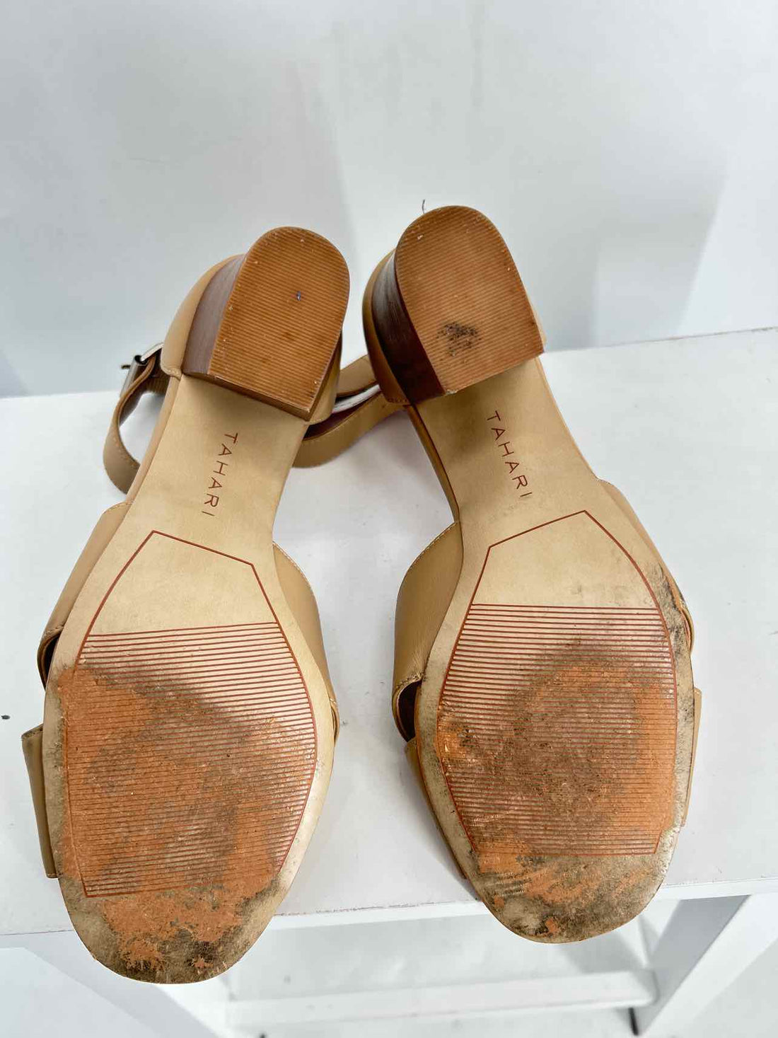 Tahari Women Size 8 Khaki Heels