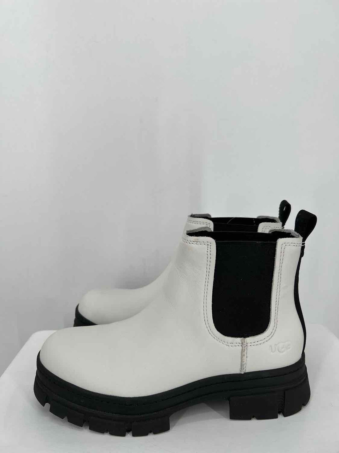 Ugg Women Size 9 Light Gray New  Ashton Chelsea Boot