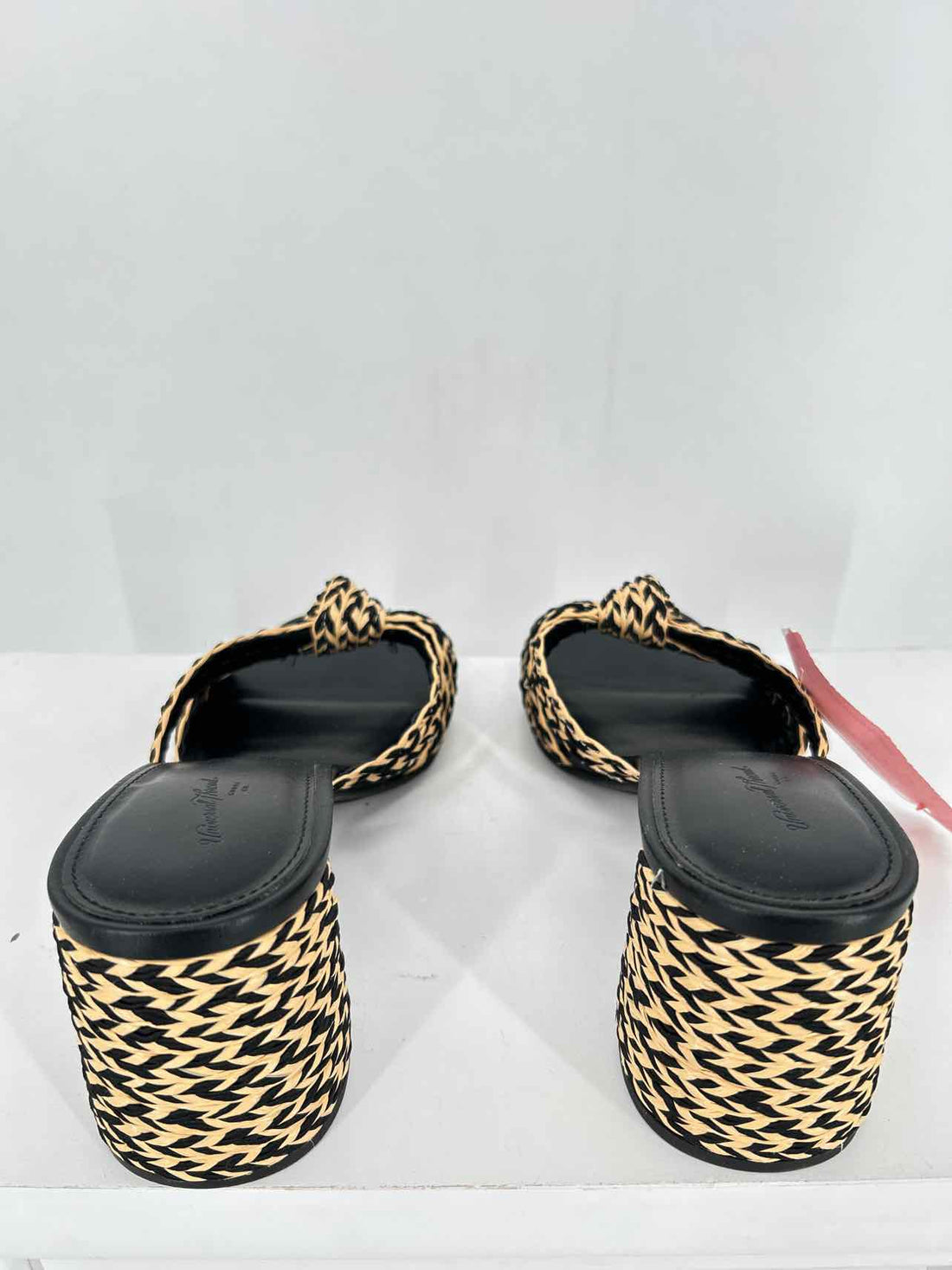 Universal Thread Women Size 8 Black Print Straw Sandals