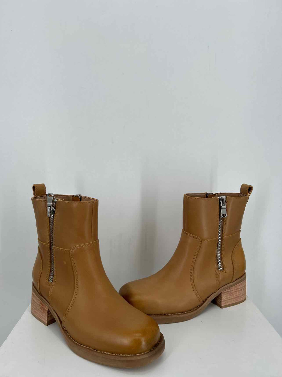 Blondo Women Size 8.5 Tan Ankle Boot