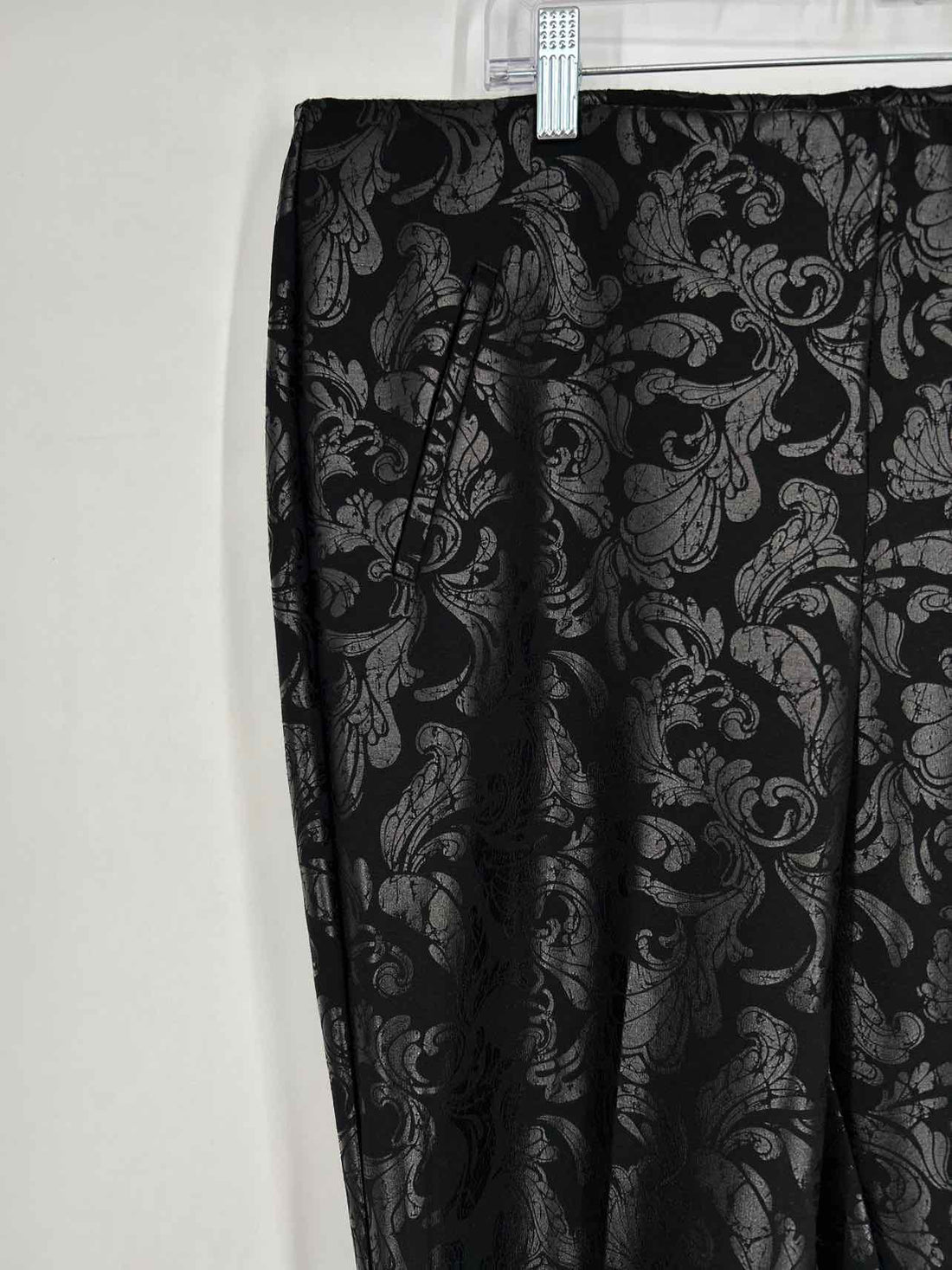 Chicos Size 3 (XL) Black Print Pants