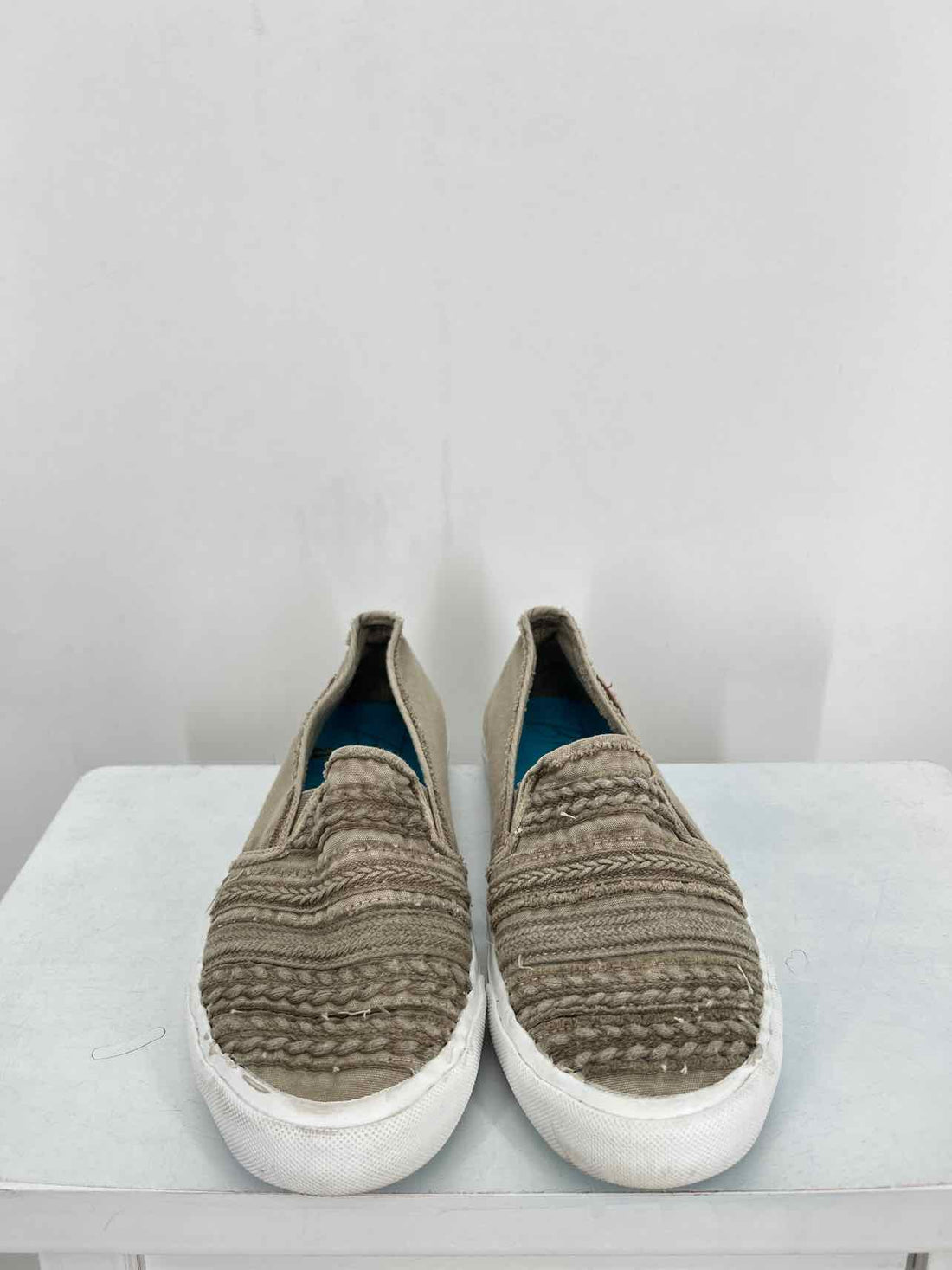 Blowfish Women Size 8.5 Tan Sneakers
