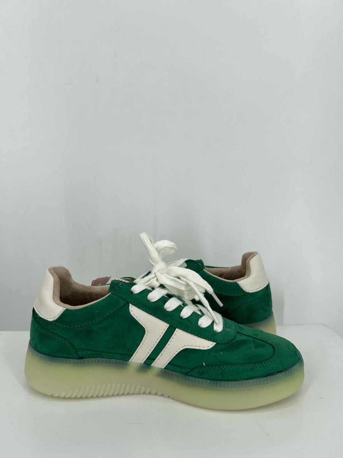 Shu Shop Women Size 6.5 Green & White New Boutique Shoes