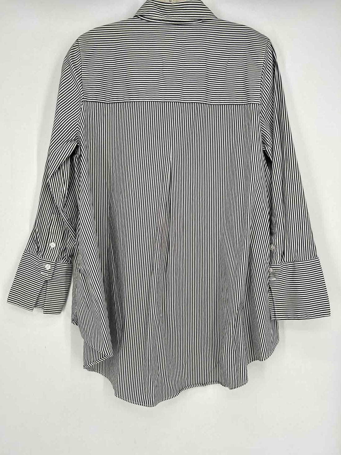 Chicos Size 1 (8) Black & White Striped Long Sleeve