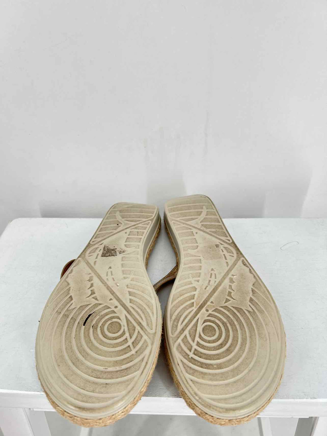Tommy Bahama Women Size 9.5 Gold Sandals