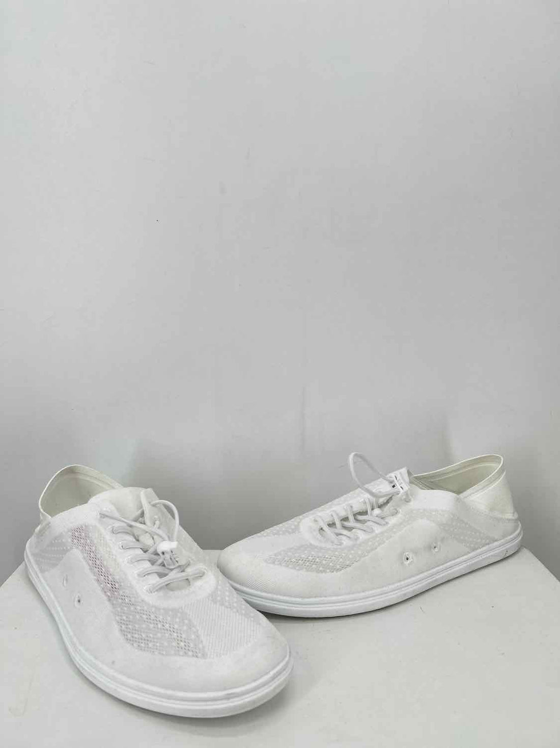 Lands' End Women Size 9 White Sneakers