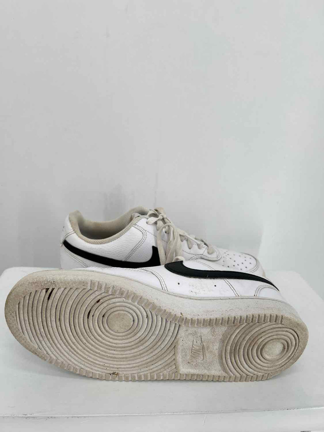 Nike Women Size 9 White with Black Sneakers