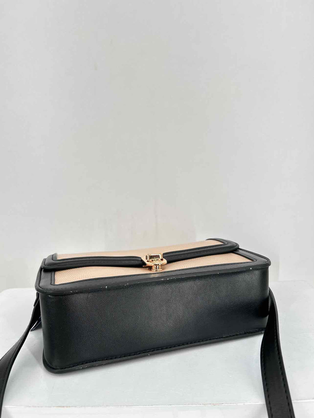 Jules Kae Black & Beige Faux Leather Excellent Condition Crossbody