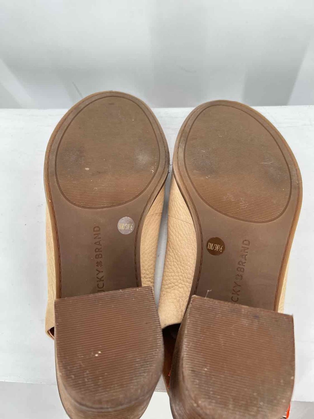 Lucky Brand Women Size 8 Tan Sandals
