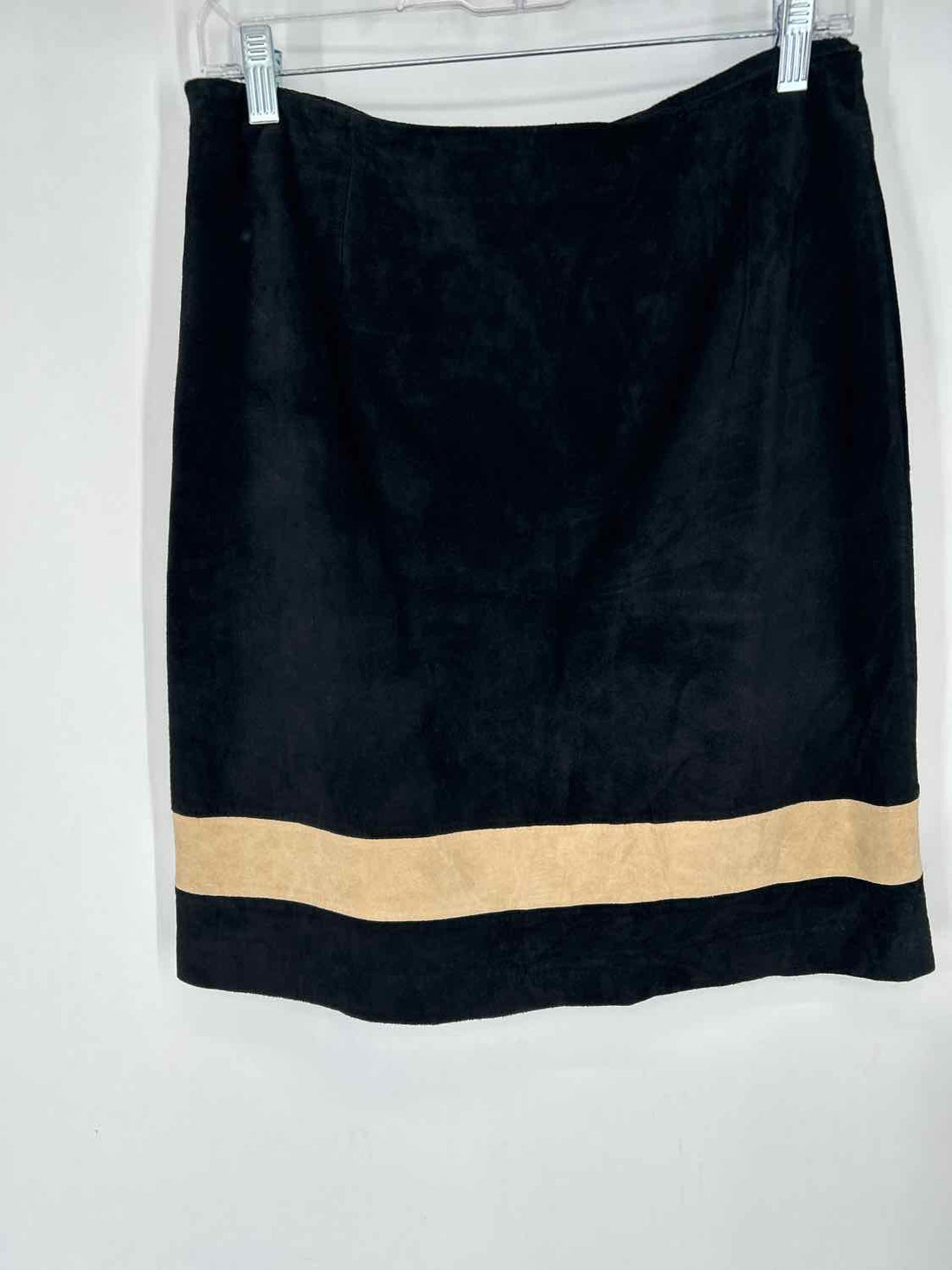 New Frontier Size 6 Black Genuine Leather Skirts