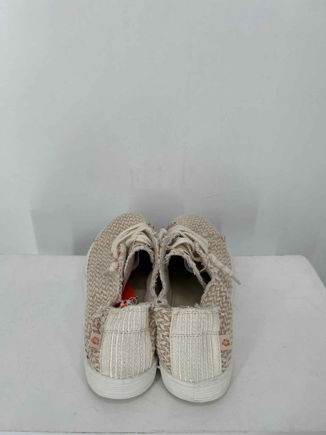 Tommy Bahama Women Size 7.5 Beige Print Sneakers