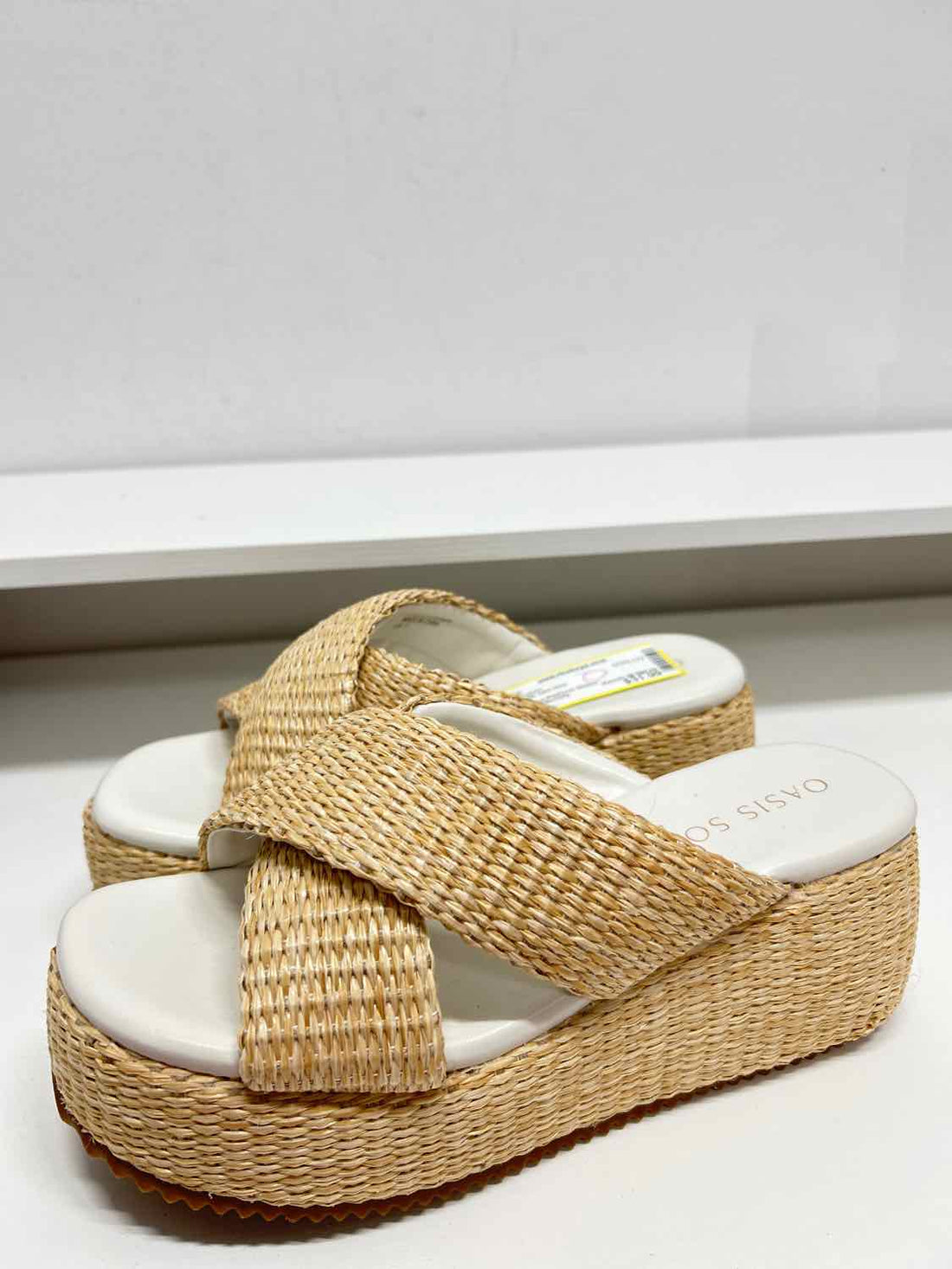 Oasis Society Women Size 7 Raffia Like New Sandals