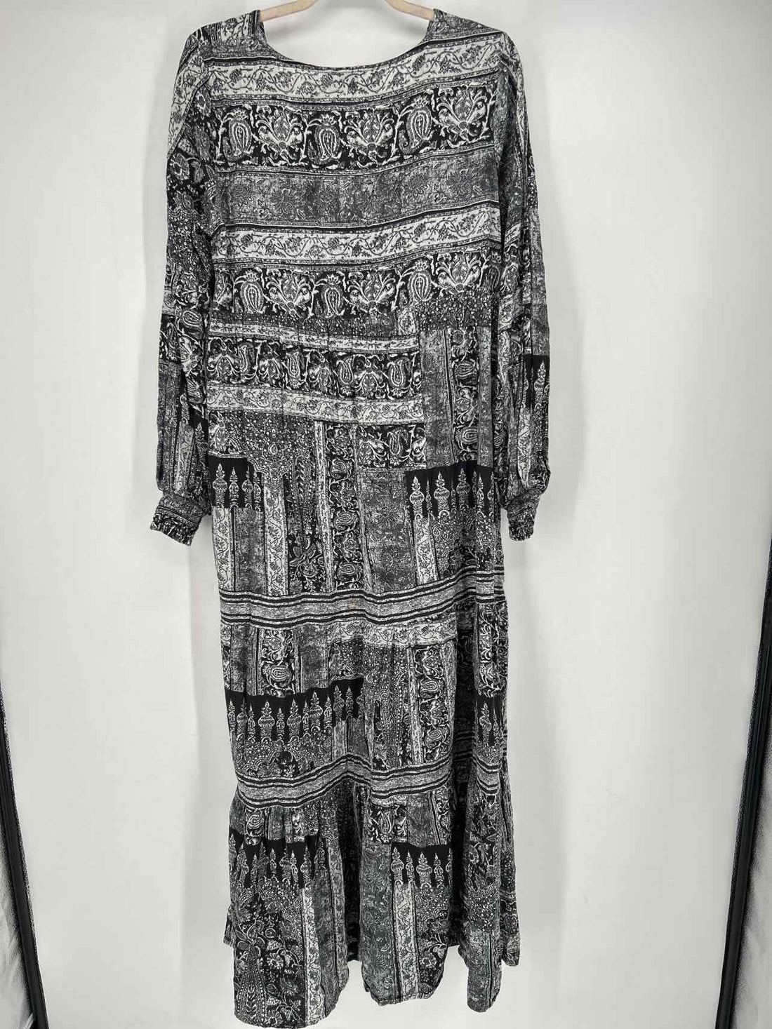 Wonderly Size M Black Print Maxi