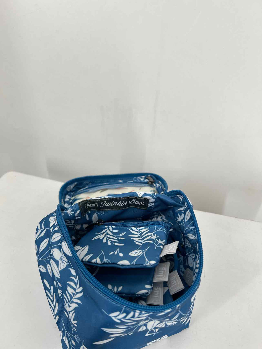 Lug Nylon Blue & White NWT Misc.
