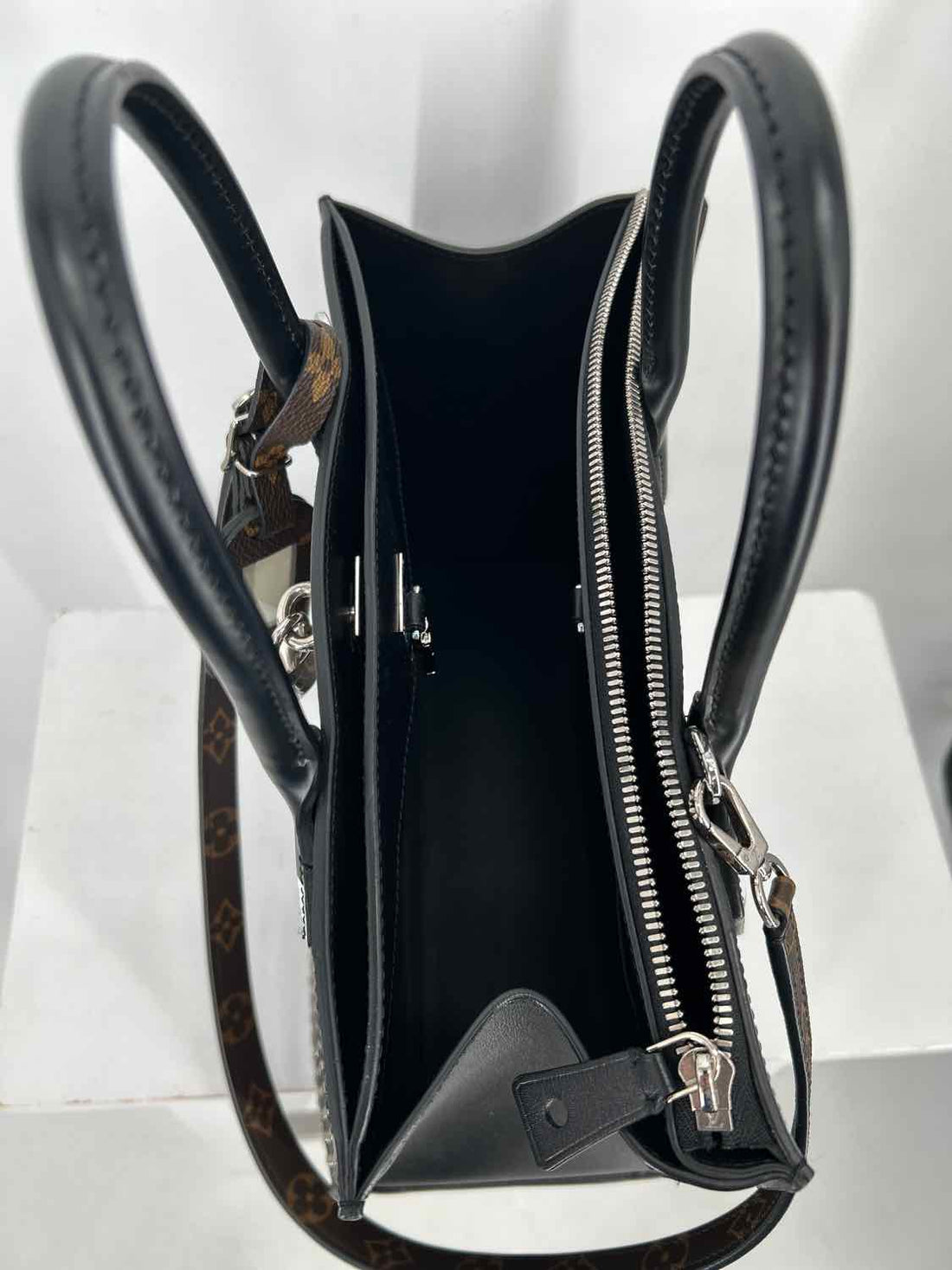 Louis Vuitton City Steamer LUXURY