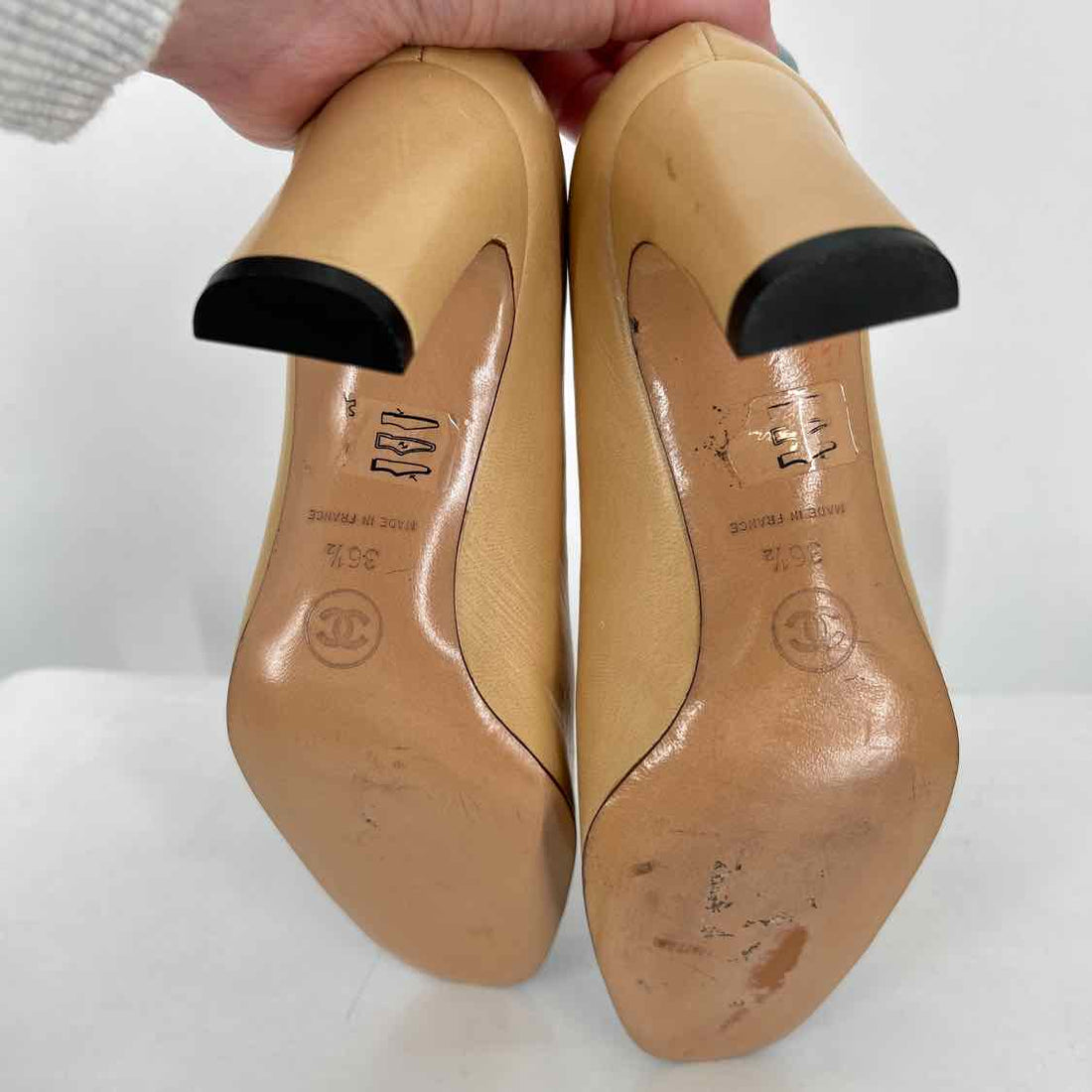 Chanel Lambskin Cap Toe CC Pumps Women Size 36.5 Tan & Black Vintage LUXURY