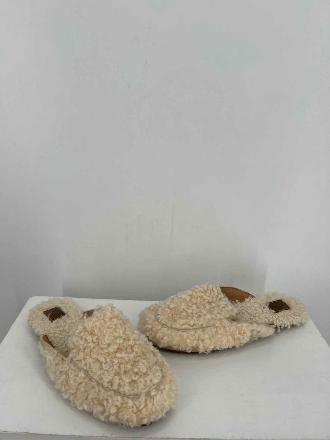 Ugg Women Size 6 Cream Mules