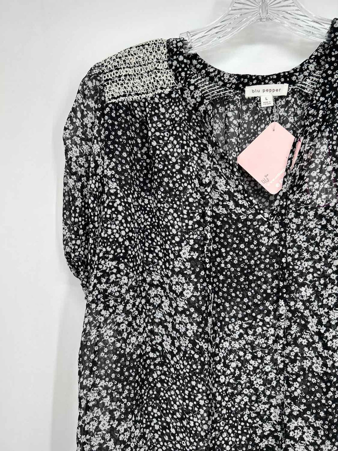 Blu Pepper Size L Black & White Floral NWT Short Sleeve