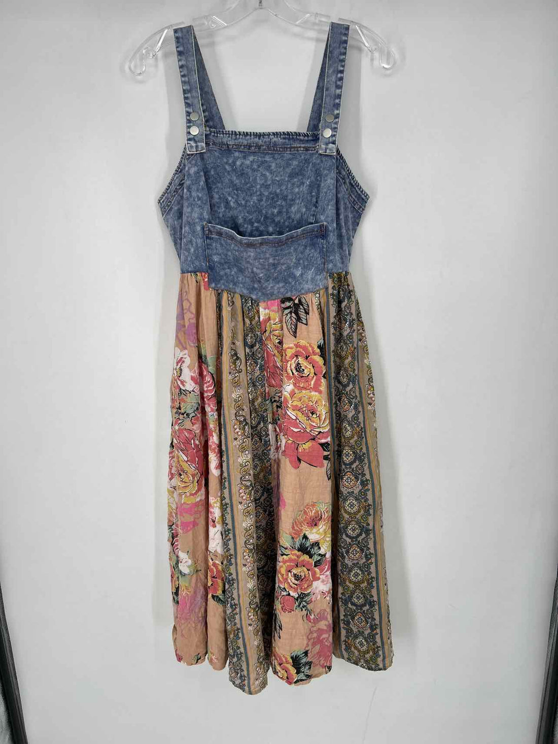 Davi & Dani Size S Peach Floral Dress