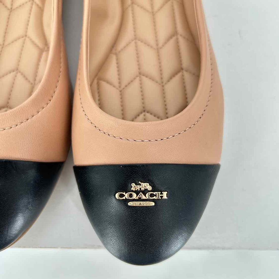Coach Women Size 7 Beige & Black Flats