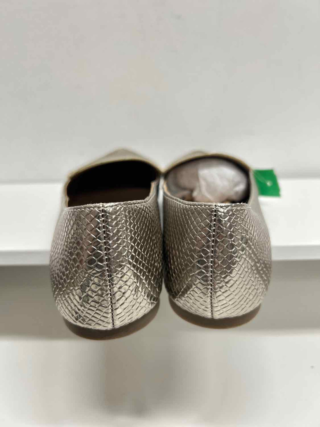 Steve Madden Women Size 6.5 Gold Like New Flats