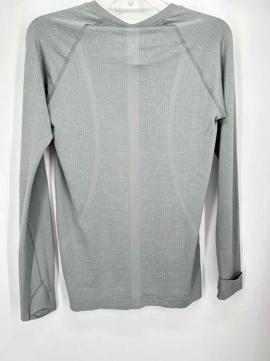 Lululemon Size 8 Light Gray Long Sleeve Active Tops