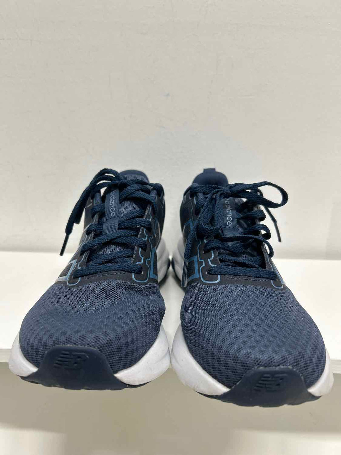 New Balance Women Size 7 Navy Sneakers
