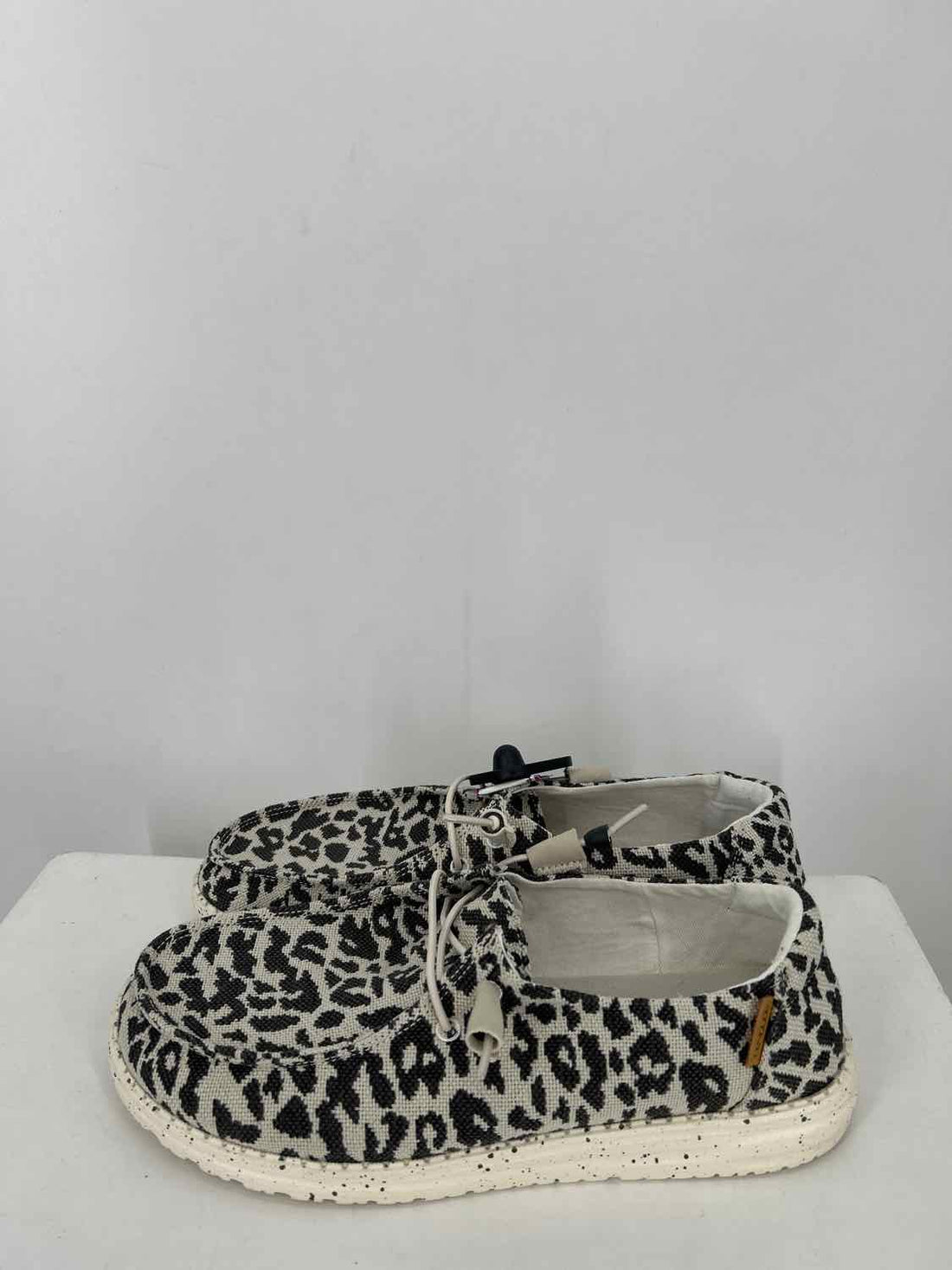 Hey Dude Women Size 10 White Leopard Sneakers